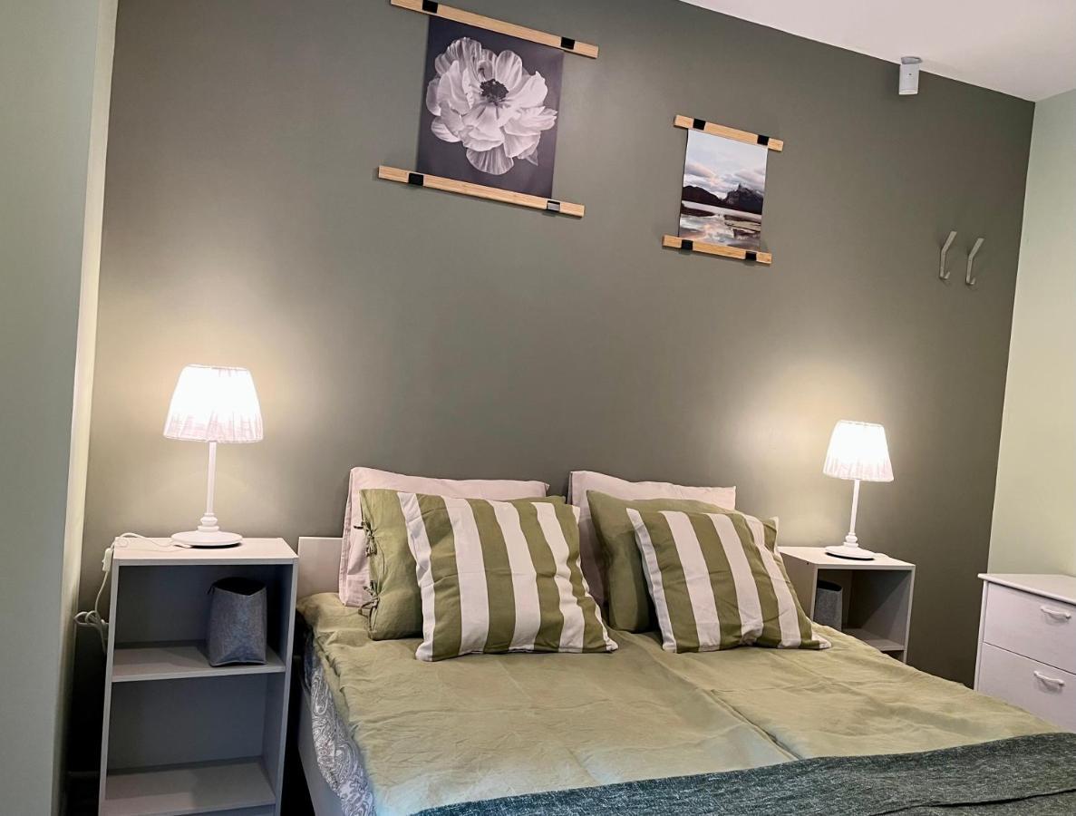 Cozy Vibes Like Home It Is Quiet Apartment With Three Bedrooms リガ エクステリア 写真