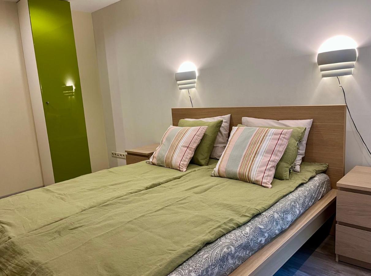 Cozy Vibes Like Home It Is Quiet Apartment With Three Bedrooms リガ エクステリア 写真