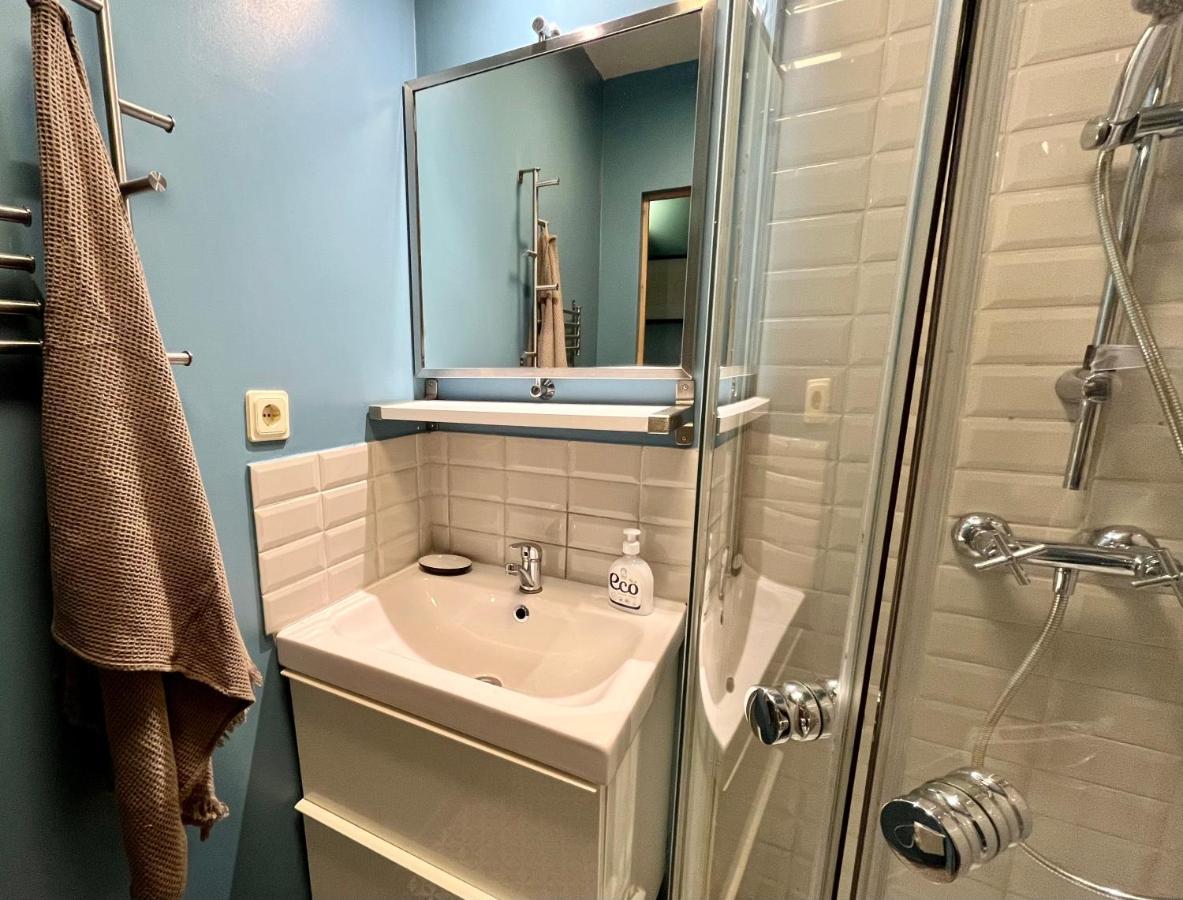 Cozy Vibes Like Home It Is Quiet Apartment With Three Bedrooms リガ エクステリア 写真